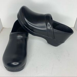 Dansko 40 (US 9.5-10) black clogs professional